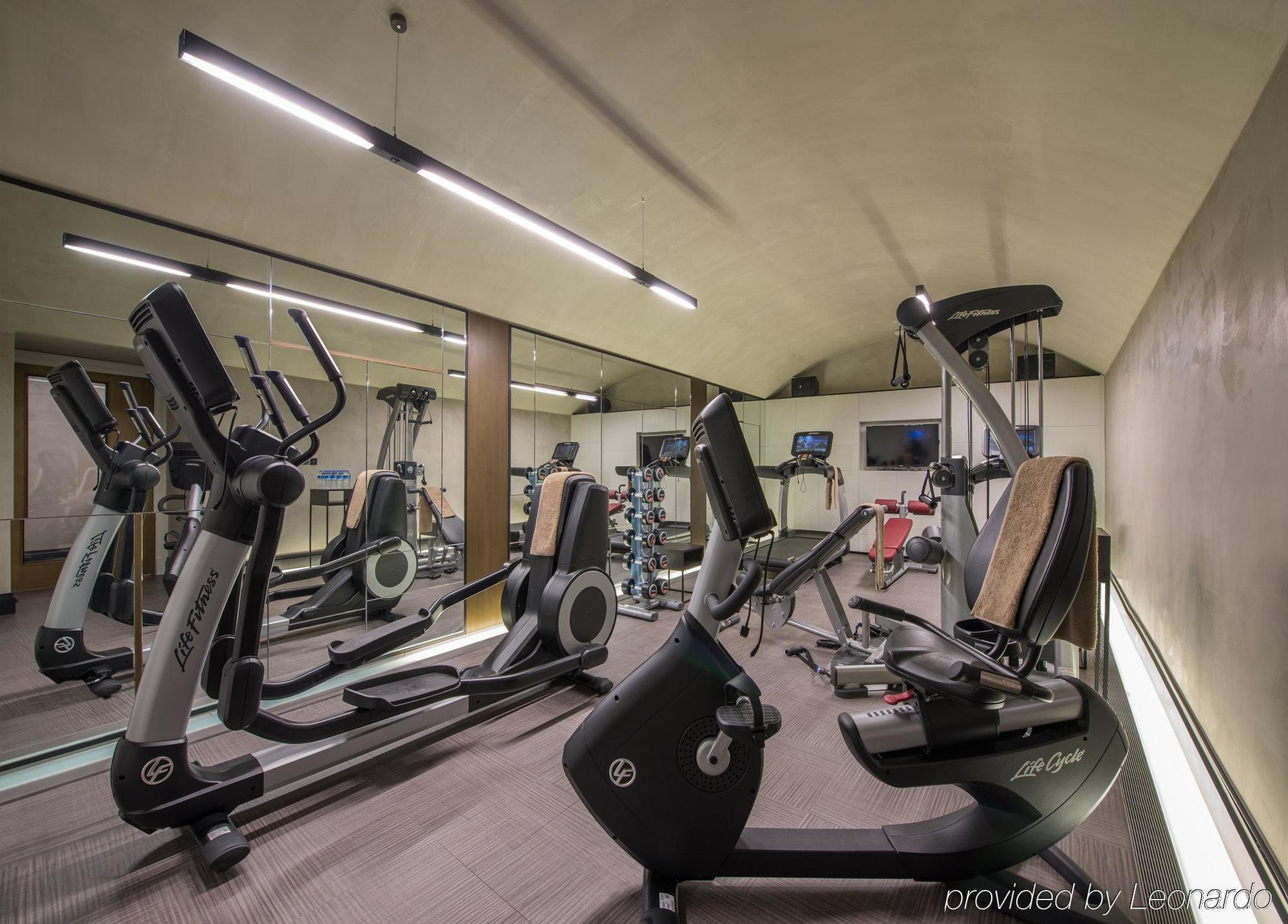מלון איסטמבול 10 Karakoy מראה חיצוני תמונה The gym at the hotel