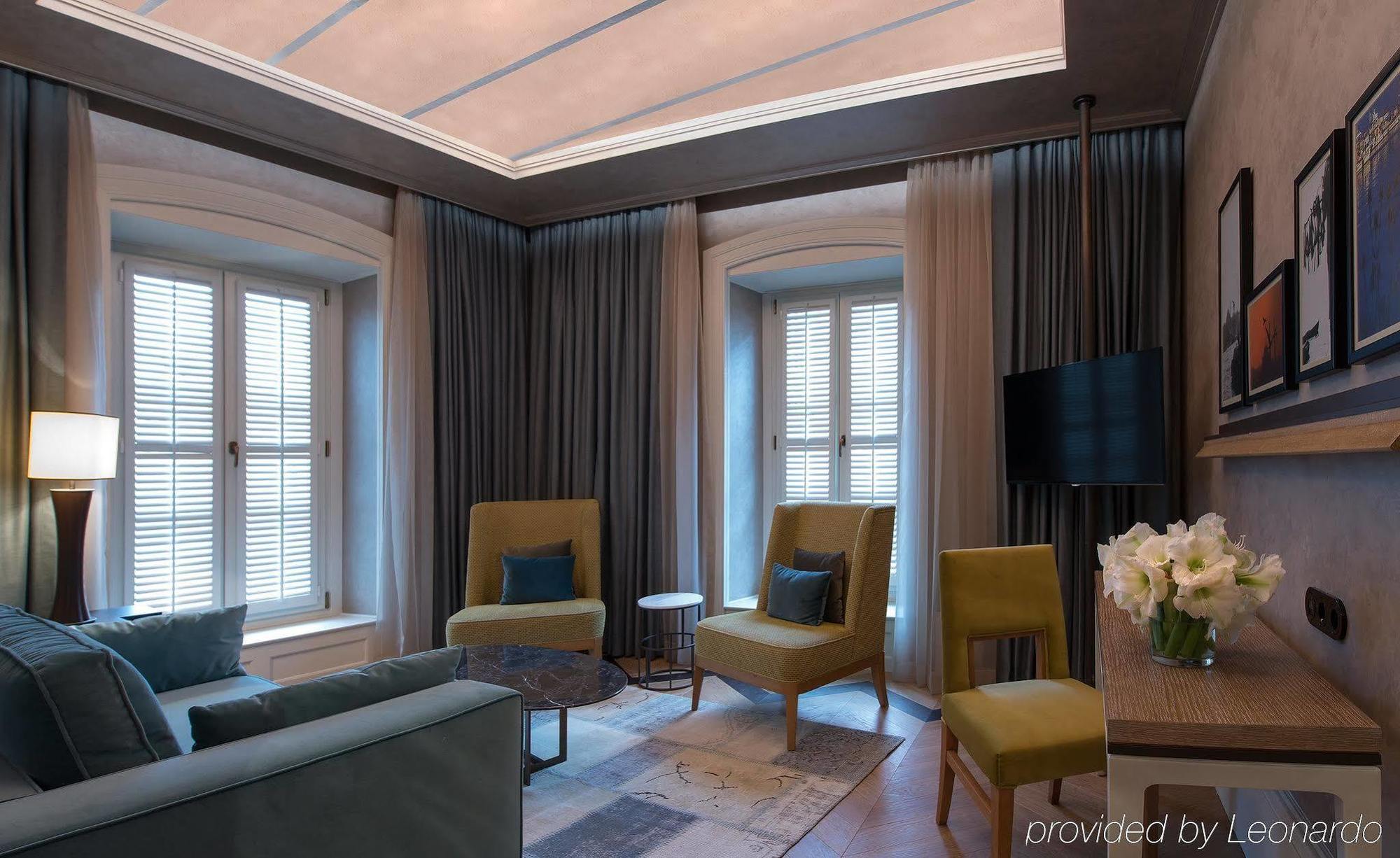 מלון איסטמבול 10 Karakoy מראה חיצוני תמונה The interior of a suite at the hotel