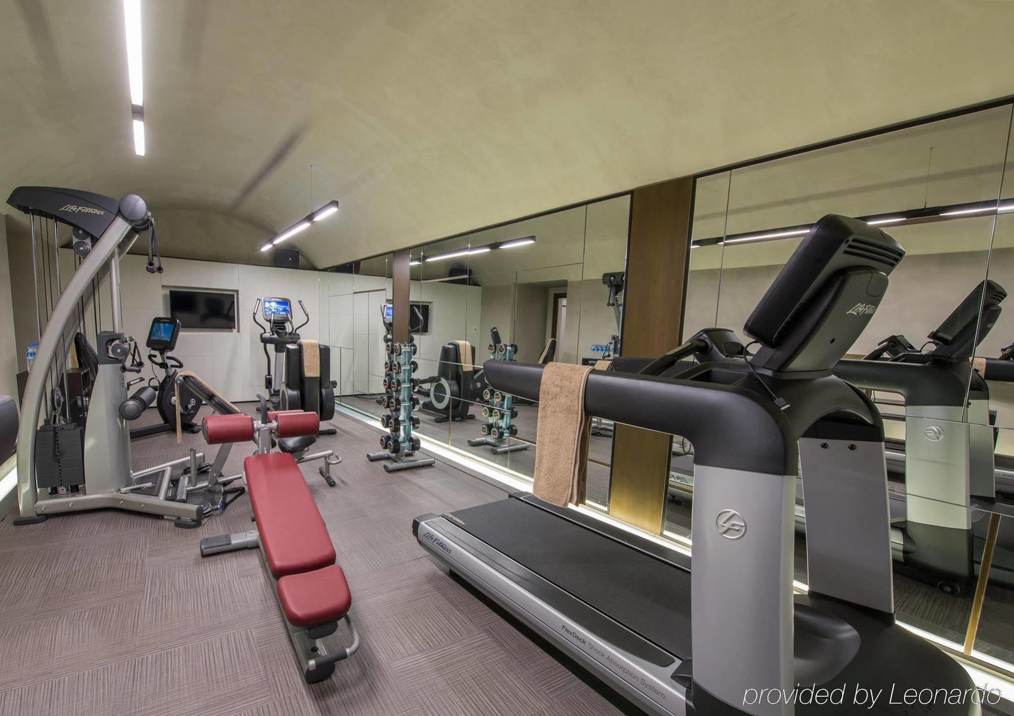 מלון איסטמבול 10 Karakoy מראה חיצוני תמונה The gym at the hotel