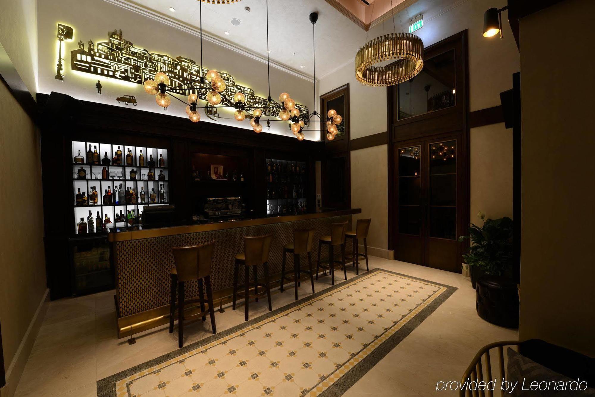 מלון איסטמבול 10 Karakoy מראה חיצוני תמונה The bar at the hotel